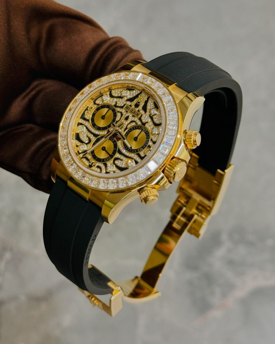 Role_x Daytona Eye of Tiger Gold Diamond Watch