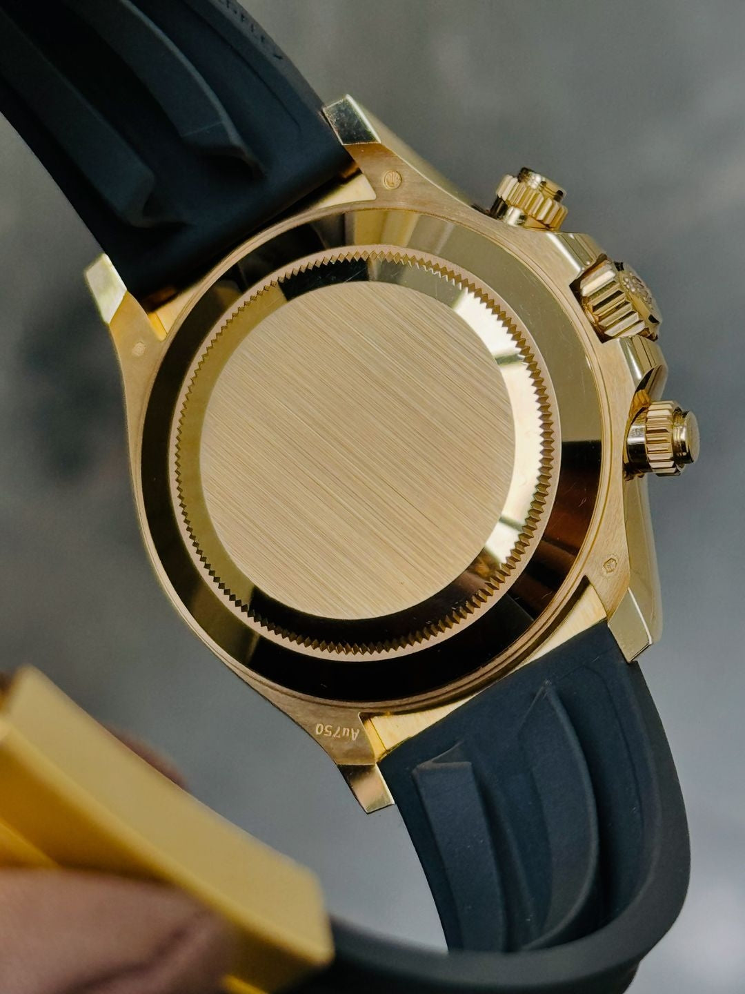 Role_x Daytona Eye of Tiger Gold Diamond Watch