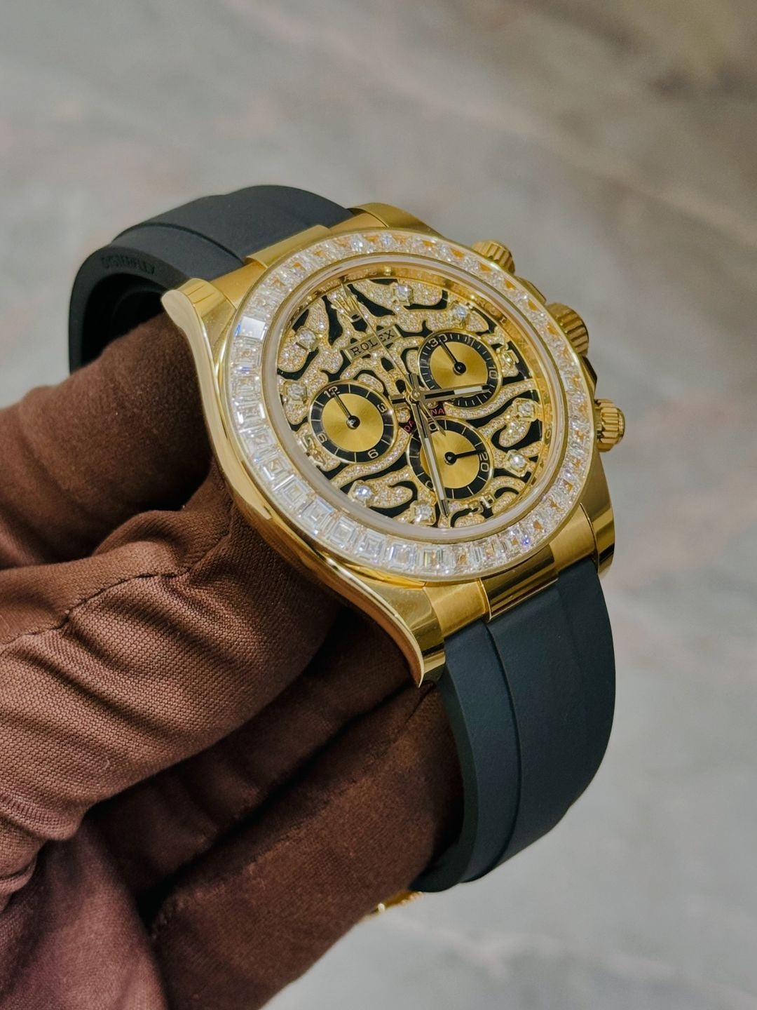 Role_x Daytona Eye of Tiger Gold Diamond Watch